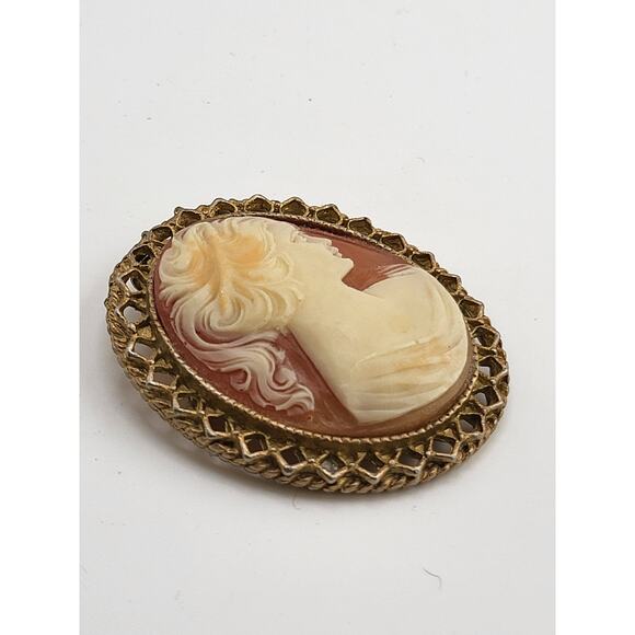 Vintage Cameo Brooch Pendant Oval Shell Carving Gold Tone Frame - Picture 6 of 6